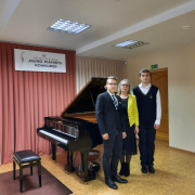 Gustavs Saulītis (5. klavieru klase) 1. vieta, pedagoģe Līga Cepīte un Patriks Rafaels Klūga (8. klavieru klase) – Atzinība