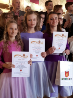 12.04.18. Jāņa Cimzes starptautiskais festivāls Valkā. Laureātes Linda Šņepste, Katrīna Štromberga, Alise Bartuša