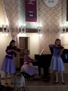 12.04.18. Jāņa Cimzes starptautiskais festivāls Valkā. Laureātes Linda Šņepste, Katrīna Štromberga, Alise Bartuša