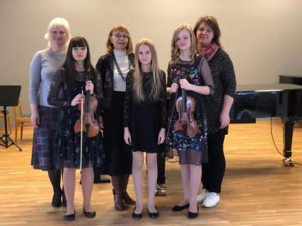 Velga Sokirka, Arīna Auziņa, Tatjana Savicka, Alise Bartuša, Katrīna Štromberga un Gunta Riekstiņa - iegūta II vieta konkursā 