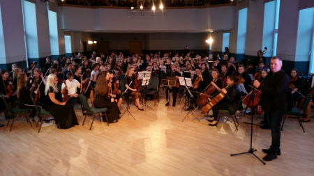 12.04.2019. - 9. Kurzemes festivāls un 9. Amendas svētki (mūzikas skolas simfoniskais orķestris un koris)