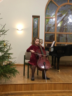 Evija Akaševa - čells (2.klase), pedagogs Iveta Graubiņa - Zviedre, 14.12.2018.