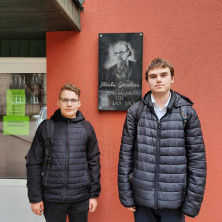 Gustavs Saulītis (5. klavieru klase) un Rafaels Klūga (8. klavieru klase)