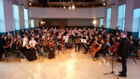 12.04.2019. - 9. Kurzemes festivāls un 9. Amendas svētki (mūzikas skolas simfoniskais orķestris un koris)