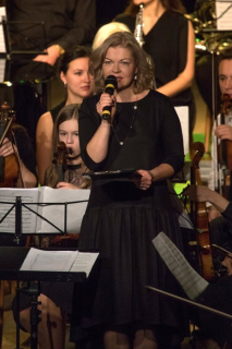2018. gada 9. decembrī Valda Breģa 90 gadu jubilejas koncertā Liene Jakovļeva un Jāņa Norviļa Madonas Mūzikas skolas kamerorķestris.