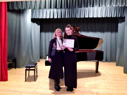 Skolotāja Tatajana Savicka un viņas audzēkne Valērija Dmitrijeva

I Zemgales reģiona mūzikas skolu konkurss vispārējās klavierēs. 2018.g.