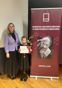 Pedagoģe Līga Cepīte un 1. klavieru klases audzēkne Nora Gailuma, Sudraba diploms un medaļa 3. Starptautiskajā Marka Rotko Mūsdienu mūzikas jauno izpildītāju konkursā