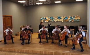 1.-4. kl. čellistu ansamblis – Marija Agate Paegle, Evelīna Bogdanova, Eduards Labucis, Linards Žigalovs, Enija Riekstiņa, Elizabete Pelse, Eduards Bergs – ieguva I vietu (pedagoģe Iveta Graubiņa-Zviedre, koncertmeistare Ieva Hartmane)