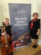 Enija Riekstiņa (2. čella spēles klase) ar pedagoģi Graubiņu-Zviedri –  II vieta (ped. Iveta Graubiņa-Zviedre, kcm. Ieva Hartmane)